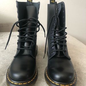 Dr Martens 1460 Smooth Black Leather Lace Up